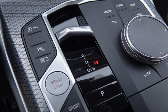 BMW 3-SERIE Touring 330e 292Pk Aut. | Plug-In Hybrid | M-Sport | X-Drive | Head-Up Display | LED | 19'' | Skyscraper Grau