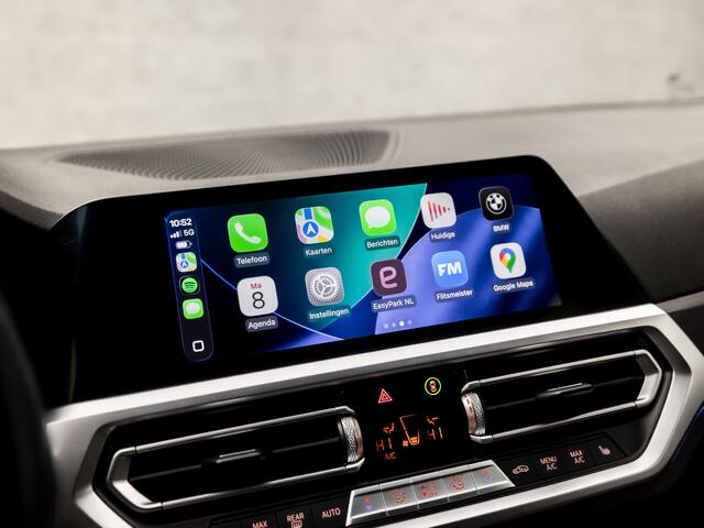 BMW 3-SERIE Touring 318i Sportline 157Pk Automaat (APPLE CARPLAY, GROOT NAVI, ZWART HEMEL, LEDER, STOELVERWARMING, SPORTSTOELEN, CAMERA, ELEK ACHTERKLEP, GETINT GLAS, TREKHAAK, NIEUWSTAAT)