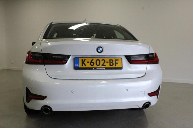 BMW 3-SERIE 318d Executive Edition | NL-AUTO+N.A.P! | CARPLAY | PDC-V/A | CLIMA | DAB-RADIO | NAVI | LED | CRUISE |