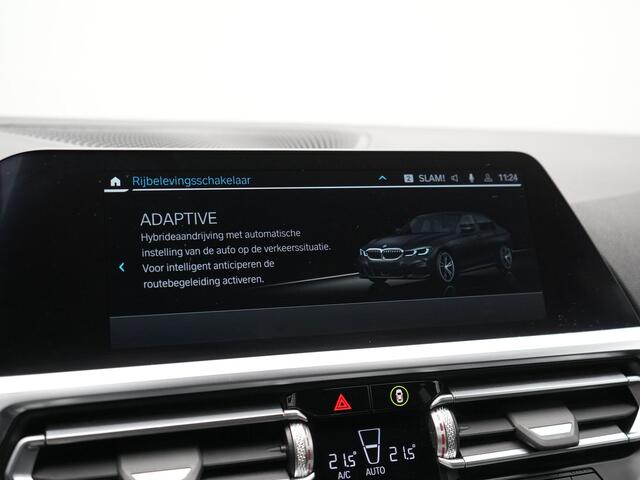 BMW 3-SERIE 330e M Sport Plug In Hybrid 293pk Dealer O.H. PHEV | Adaptief Onderstel | Sfeerverlichting | Alcantara Sportstoelen Verwarmd | Virtual | Apple Carplay | Navigatie | DAB | 19"L.M |
