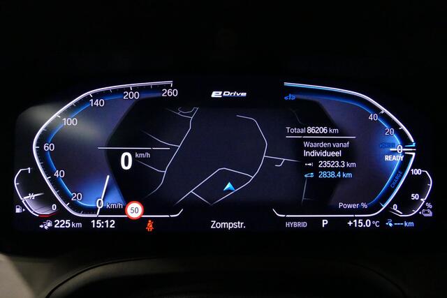 BMW 3-SERIE Touring 330e xDrive M Sport / M340i Diffuser / Black Diamond M Grill / M340i M Sport bumper pakket / Schuif-/kanteldak / Elektr. verstelbare voorstoelen (links met memory) / Stoelverwarming / Apple Carplay - Android Auto / Achteruitrijcamera / Trekhaak (z