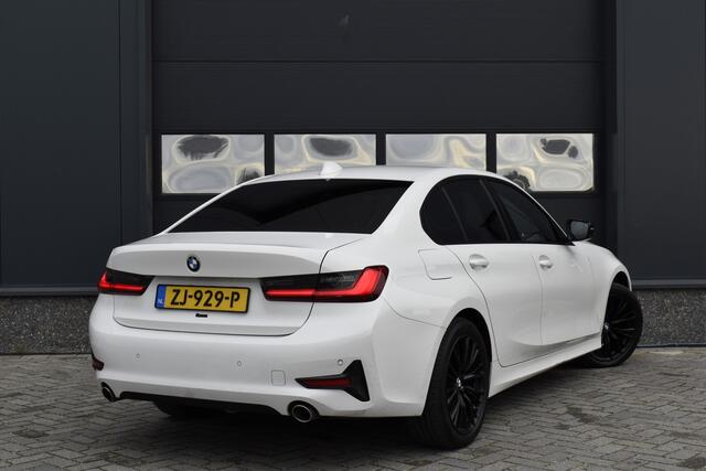 BMW 3-SERIE 318d Executive Edition Sport Trekhaak - Head-up - Carplay - Cruise