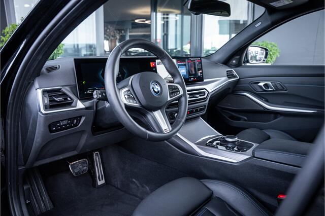 BMW 3-SERIE Touring 330e xDrive - M Sport | Panorama | H&K | Memory | 360 Camera | HUD