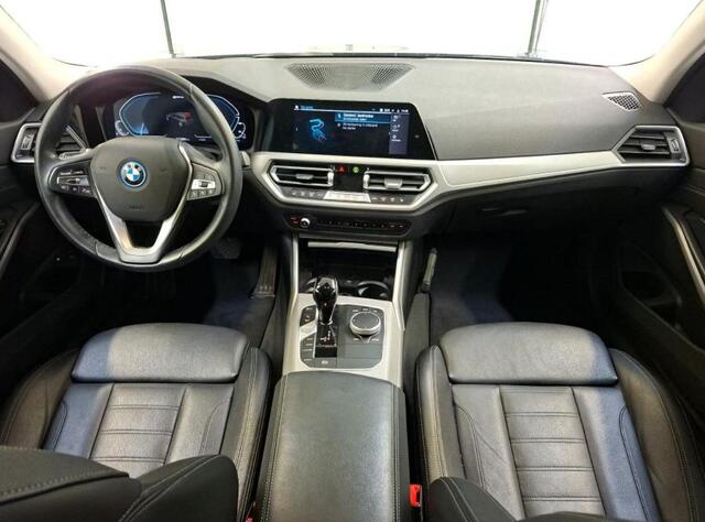 BMW 3-SERIE Touring 330e Business Edition Plus 1e-Eig. & Keurig-Onderh. BOVAG-Garantie, NL-Auto