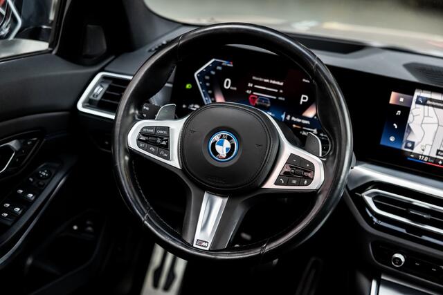 BMW 3-SERIE 330e xDrive M Sport | HuD | Pano | Memory | Alcantara |