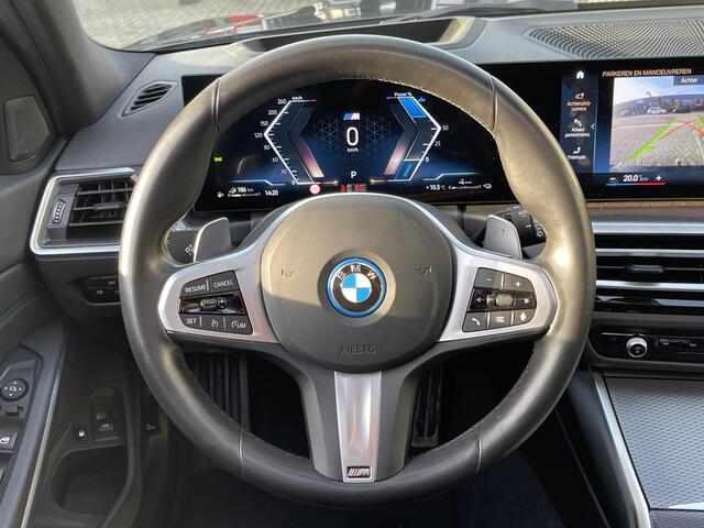 BMW 3-SERIE Touring 330e xDrive M Sport 18"/Panoramadak/Trekhaak/Dodehoek/Keyless/Head-up/Laser LED/Camera/HiFi/Stoelverwarming