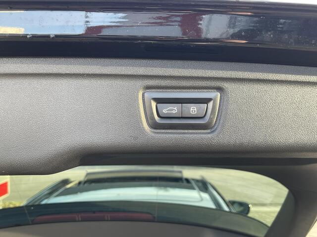 BMW 3-SERIE Touring 330e xDrive M Sport 18"/Panoramadak/Trekhaak/Dodehoek/Keyless/Head-up/Laser LED/Camera/HiFi/Stoelverwarming