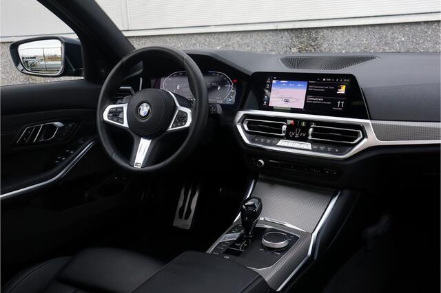 BMW 3-SERIE Touring 330e xDrive M-Sport Panorama / 19inch / Harman Kardon /