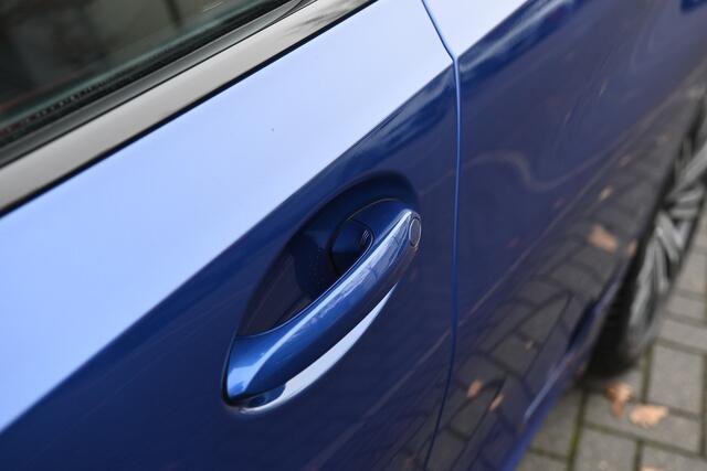 BMW 3-SERIE 330e High Executive M Sport Automaat / Schuif-kanteldak / Sportstoelen / Achteruitrijcamera / M Adaptief onderstel / Laserlight / Comfort Access / LED / Head-Up / Stoelverwarming