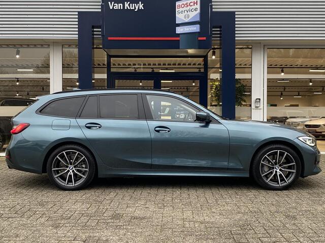 BMW 3-SERIE 330e xDrive High Executive / 292 Pk / Automaat / Vol-Leder / Open/panodak / Laser Koplampen / Digitaal Dashboard / Head-Up Display / Adaptieve Cruise-Control / Elektrische bestuurderstoel met geheugen / Stuur+Stoelverwarming / Rondom Camera's / Shadow Lin