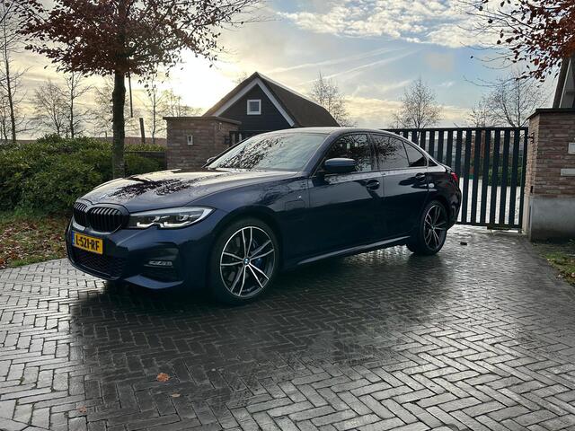 BMW 3-SERIE 330e eDrive Edition | M-Pakket | Camera | Harman Kardon | plug-in hybride | NL- Auto |