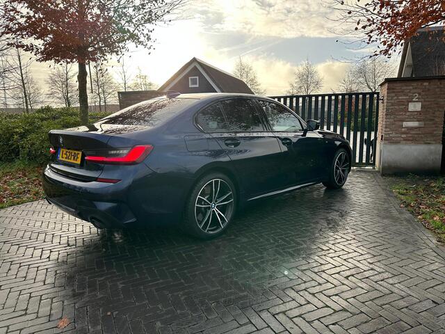 BMW 3-SERIE 330e eDrive Edition | M-Pakket | Camera | Harman Kardon | plug-in hybride | NL- Auto |