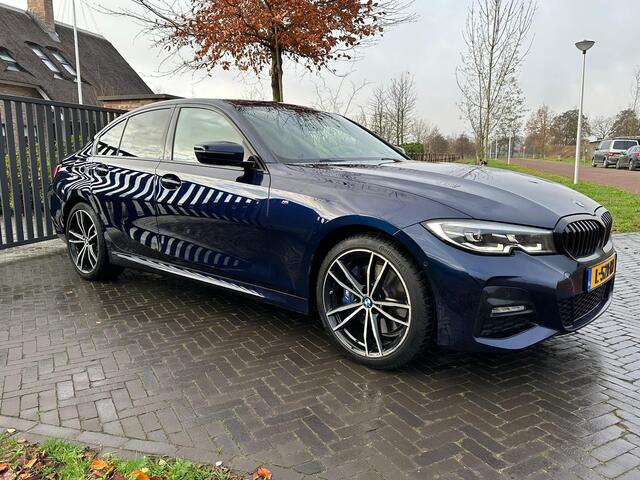 BMW 3-SERIE 330e eDrive Edition | M-Pakket | Camera | Harman Kardon | plug-in hybride | NL- Auto |