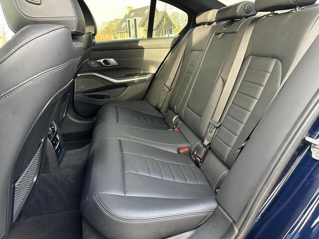 BMW 3-SERIE 330e eDrive Edition | M-Pakket | Camera | Harman Kardon | plug-in hybride | NL- Auto |