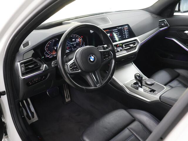 BMW 3-SERIE 320i High Executive Edition | M-Sport | Sportstoelen | Digitaal Dashboard | HUD | Apple CarPlay/Android Auto | Navigatie | Camera | DAB | Stoelverwarming | Adaptieve Cruise Control | Interieur Verlichting | LED |