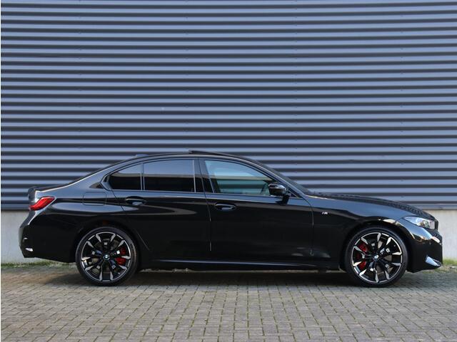 BMW 3-SERIE 330e Sedan | M Sportpakket Pro | Innovation Pack | Comfort Pack
