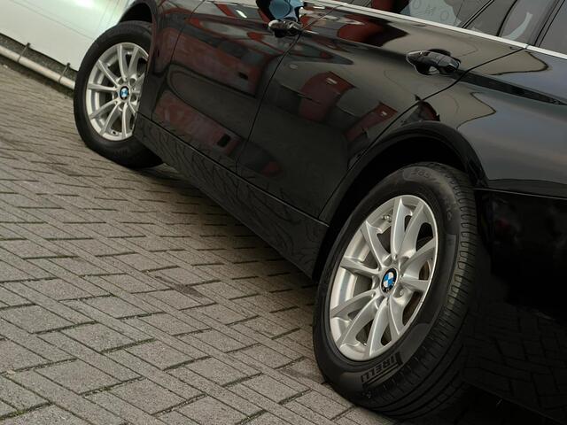 BMW 3-SERIE Touring 318i Centennial Executive NL-AUTO | NAVI | CRUISE