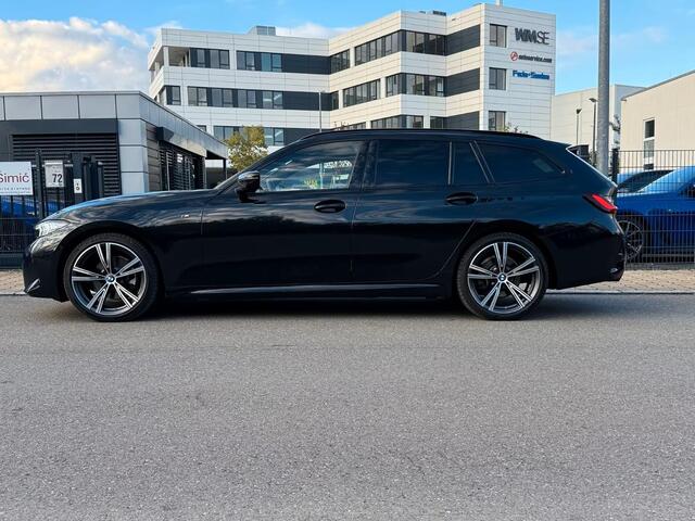 BMW 3-SERIE Touring 320d xDrive M-SPORT ** LED, NAVI+, LEDER, PANORAMA, H&K, HuD, TREKH, 19-inch LMV ** 1e EIG - UNFALLFREI ** ** INFORMEER OOK NAAR ONZE AANTREKKELIJKE FINANCIAL-LEASE TARIEVEN **