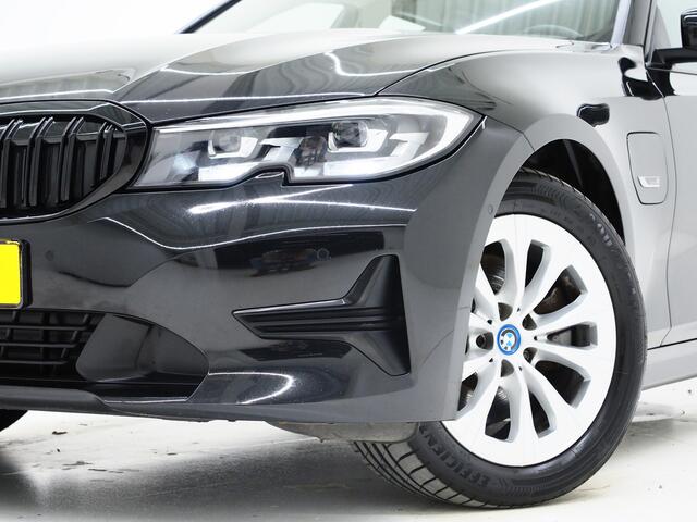 BMW 3-SERIE Touring 320e Shadow Line | Camera | Trekhaak | Leder | Virtual | Cruise | DAB | LED | Carplay