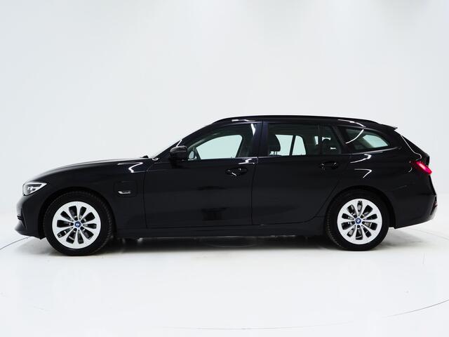 BMW 3-SERIE Touring 320e Shadow Line | Camera | Trekhaak | Leder | Virtual | Cruise | DAB | LED | Carplay