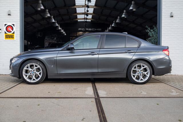 BMW 3-SERIE 330e *Navi | Cruise | Clima | Leder | LED | Parkeersensoren | Keyless*