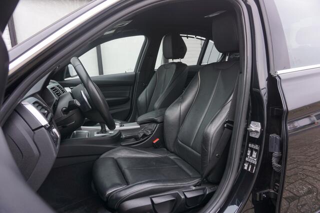 BMW 3-SERIE 320i High Exec Automaat | Carplay | Trekhaak | Luxery line