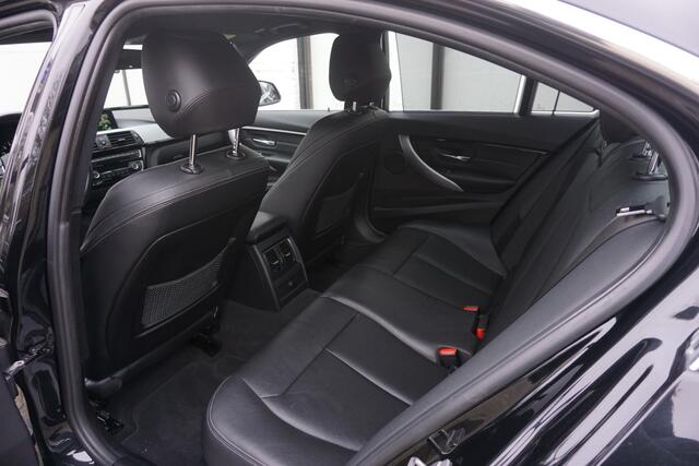 BMW 3-SERIE 320i High Exec Automaat | Carplay | Trekhaak | Luxery line