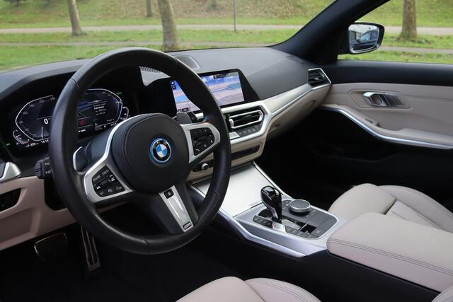 BMW 3-SERIE Touring 330e M-Sport Shadow Line Pano/Laser LED/Leder/360/Keyless/Head-up/ACC/Dodehoek
