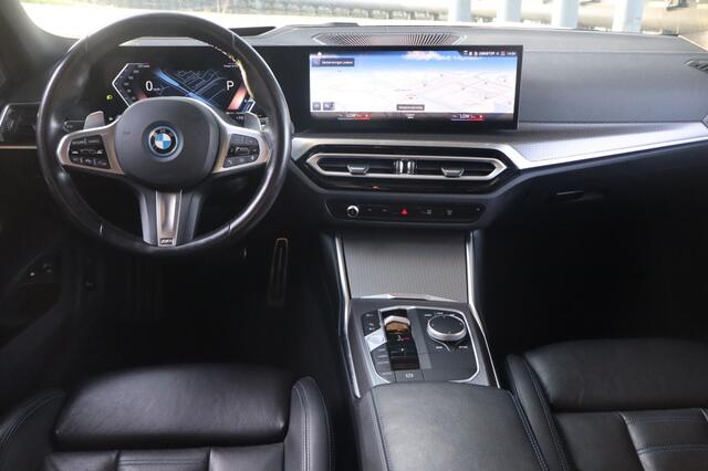 BMW 3-SERIE Touring 330e | Laser Light | Stoelverwarming | Panoramadak | Compleet