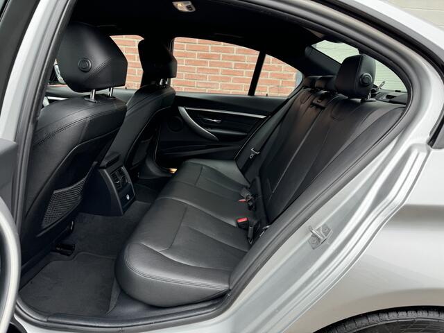 BMW 3-SERIE 318i/EXE M-SPORT CARPLAY GARANTIE INRUIL MOG!!!