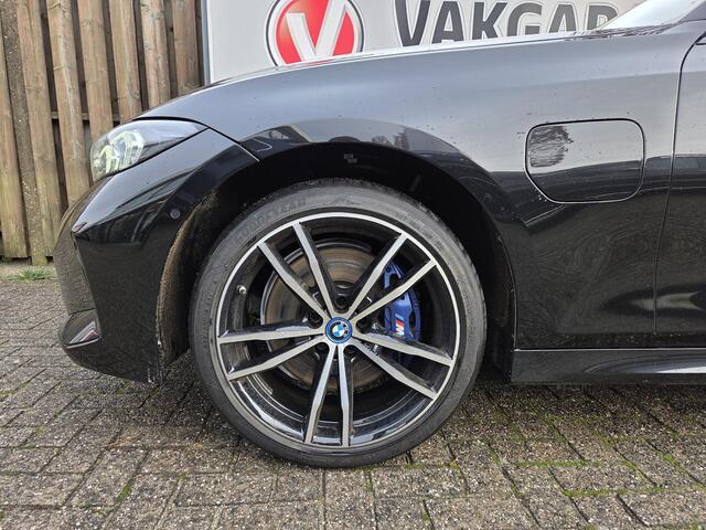 BMW 3-SERIE 330e xDrive M Sport Pro 19"/Lederen M-zetels + memory/Schuif - kanteldak/Adaptieve cruise/Keyless/Camera/Dodehoek/Laser LED