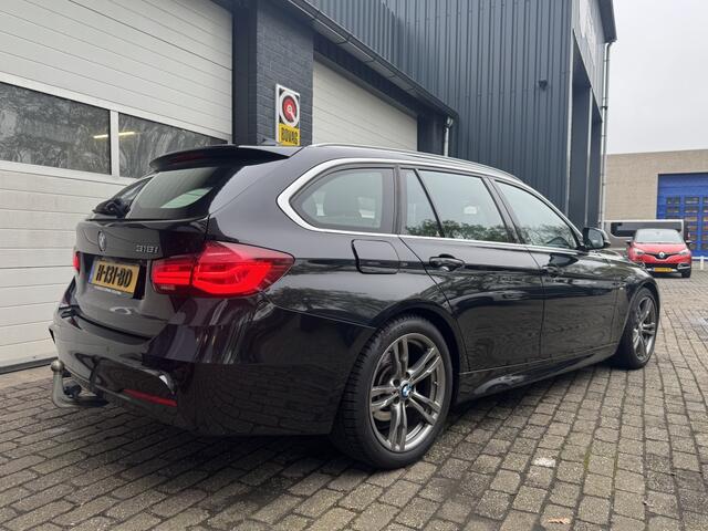 BMW 3-SERIE Touring 318i M-sport Leer/stoelvw/trekhaak