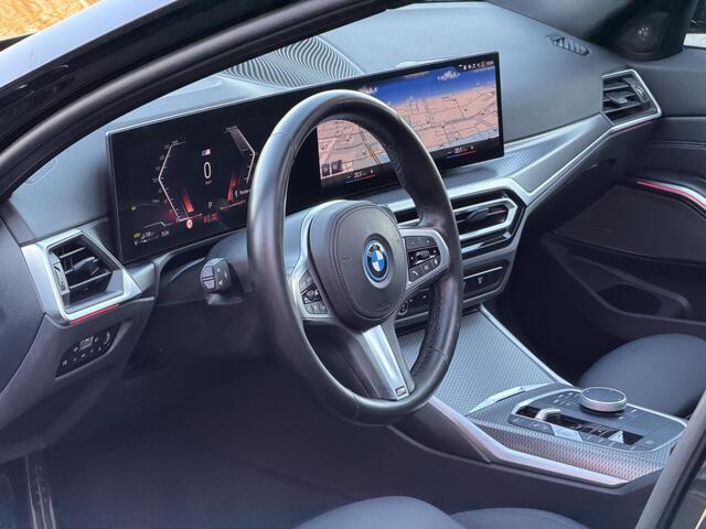 BMW 3-SERIE Touring 330e M-Sport Pano H&K ACC Trekhaak