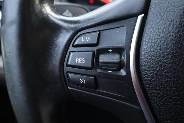 BMW 3-SERIE 318i Edition Luxury Line Purity Executive Navigatie, Lederen interieur, Stoelverwarming, Camera