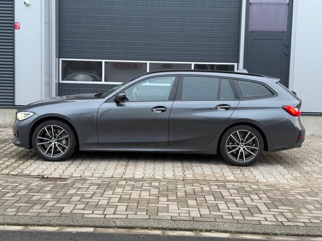 BMW 3-SERIE 330e HIGH EXE *DEALERGARANTIE* LED NAVIGATIE BT DAB STOELVERWARM 18