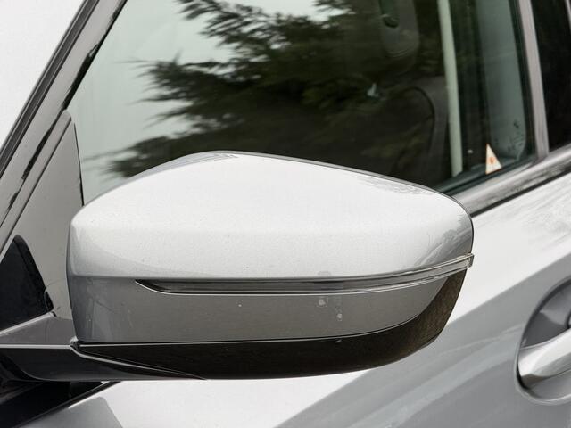 BMW 3-SERIE Touring 320e | Leder | Camera | Sportstoel. | PDC voor + achter