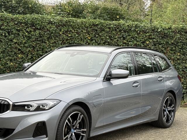 BMW 3-SERIE Touring 320e | Camera | Sportstoel. | PDC voor + achter