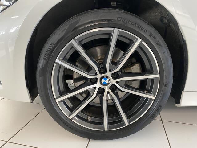 BMW 3-SERIE Touring 320e Sportline Panoramadak / Led verlichting / Carplay/