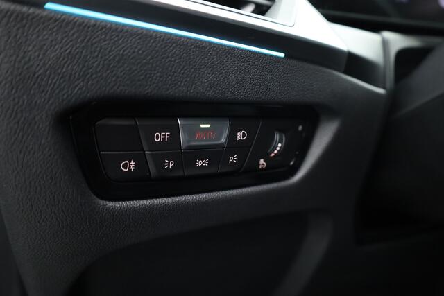 BMW 3-SERIE Touring 320e M Sport | Facelift | Shadow Line | Curved display | Adapt. Cruise | Nav + CarPlay | Elek. Klep | Sfeerverlichting | LED | Stoelverw. | PDC V