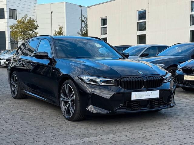 BMW 3-SERIE Touring 320d xDrive M-SPORT ** LED, NAVI+, LEDER, PANORAMA, TRAVEL, HuD, TREKH, 19-inch LMV ** 1e EIG - UNFALLFREI ** ** INFORMEER OOK NAAR ONZE AANTREKKELIJKE FINANCIAL-LEASE TARIEVEN **