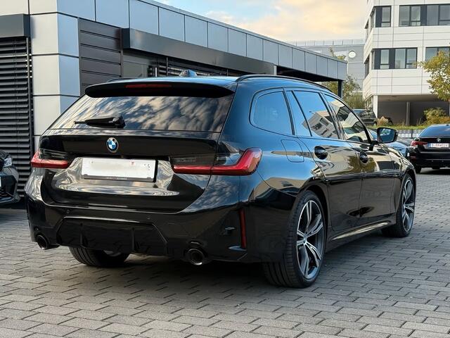 BMW 3-SERIE Touring 320d xDrive M-SPORT ** LED, NAVI+, LEDER, PANORAMA, TRAVEL, HuD, TREKH, 19-inch LMV ** 1e EIG - UNFALLFREI ** ** INFORMEER OOK NAAR ONZE AANTREKKELIJKE FINANCIAL-LEASE TARIEVEN **