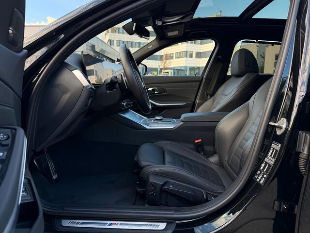 BMW 3-SERIE Touring 320d xDrive M-SPORT ** LED, NAVI+, LEDER, PANORAMA, TRAVEL, HuD, TREKH, 19-inch LMV ** 1e EIG - UNFALLFREI ** ** INFORMEER OOK NAAR ONZE AANTREKKELIJKE FINANCIAL-LEASE TARIEVEN **
