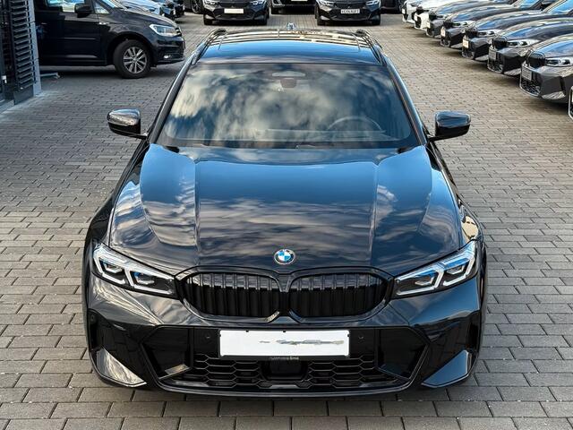 BMW 3-SERIE Touring 320d xDrive M-SPORT ** LED, NAVI+, LEDER, PANORAMA, TRAVEL, HuD, TREKH, 19-inch LMV ** 1e EIG - UNFALLFREI ** ** INFORMEER OOK NAAR ONZE AANTREKKELIJKE FINANCIAL-LEASE TARIEVEN **