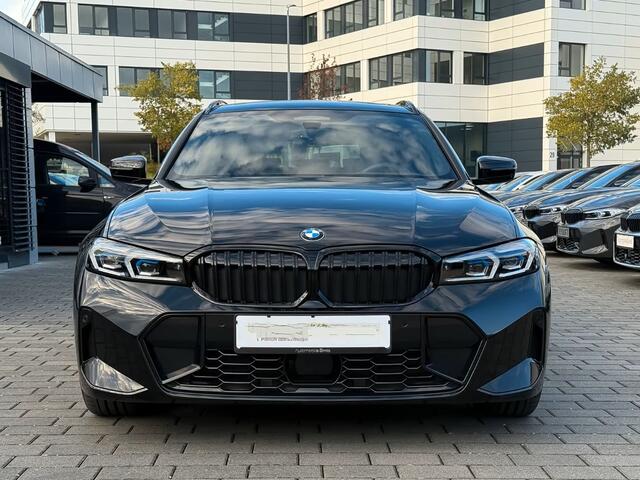 BMW 3-SERIE Touring 320d xDrive M-SPORT ** LED, NAVI+, LEDER, PANORAMA, TRAVEL, HuD, TREKH, 19-inch LMV ** 1e EIG - UNFALLFREI ** ** INFORMEER OOK NAAR ONZE AANTREKKELIJKE FINANCIAL-LEASE TARIEVEN **