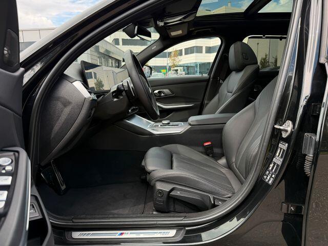 BMW 3-SERIE Touring 320d xDrive M-SPORT ** LED, NAVI+, LEDER, PANORAMA, H&K, HuD, TREKH, 19-inch LMV ** 1e EIG - UNFALLFREI ** ** INFORMEER OOK NAAR ONZE AANTREKKELIJKE FINANCIAL-LEASE TARIEVEN **