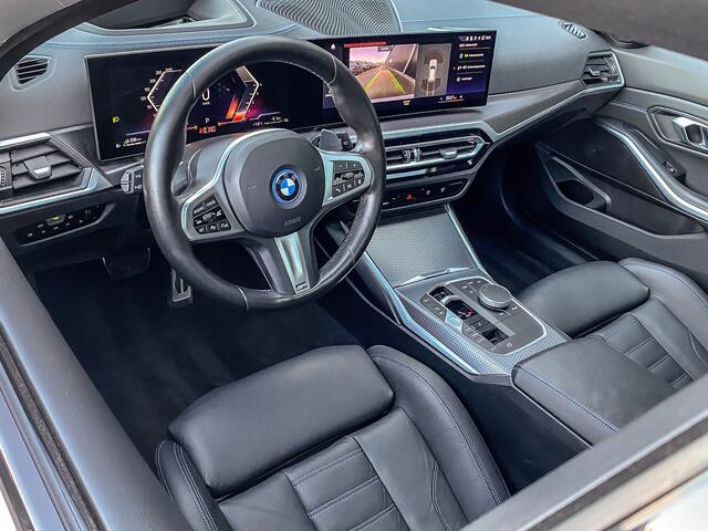BMW 3-SERIE Touring 330e 292PK xDrive High Executive M-Sport Pro | M-SPORT STOELEN | PANO | HEAD-UP | KEYLESS | HIFI | SHADOW LINE |