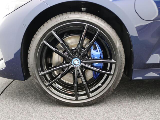 BMW 3-SERIE Touring 320e M Sportpakket Pro | Travel Pack | Innovation Pack | Comfort Pack | Entertainment Pack | Trekhaak | Comfort Access | Elektrisch Verstelbare Stoelen | Driving Assistant Professional | Harman Kardon | 19''