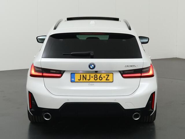 BMW 3-SERIE Touring 330e | Panoramadak | Ele. stoelen + Geheugen | HUD | Sportstoelen | Camera | Apple CarPlay/Android auto | Adaptieve Cruise Control | Comfort Pakket | M-Sport Pro | HiFi | Curved Display |