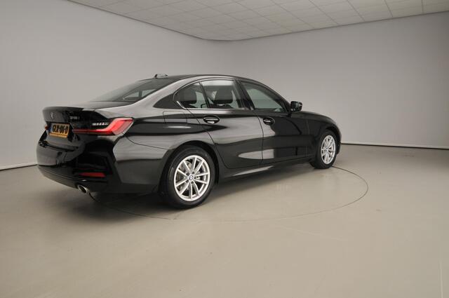 BMW 3-SERIE Sedan 318i | LED | Navigatie | Clima | PDC | Cruise controle | DAB | Alu 17 inch