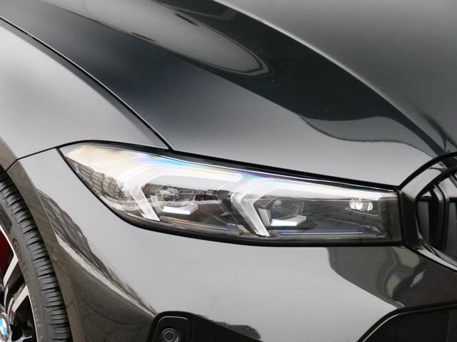 BMW 3-SERIE Touring 330e 292 Pk Automaat M-Sport pakket Schuifdak / Apple Carplay / Head-Up / Keyless